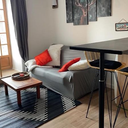 Appartement Avec Chambre Ouverte Bourg-Madame Luaran gambar