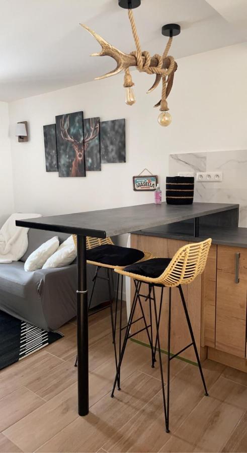 Appartement Avec Chambre Ouverte Bourg-Madame Luaran gambar
