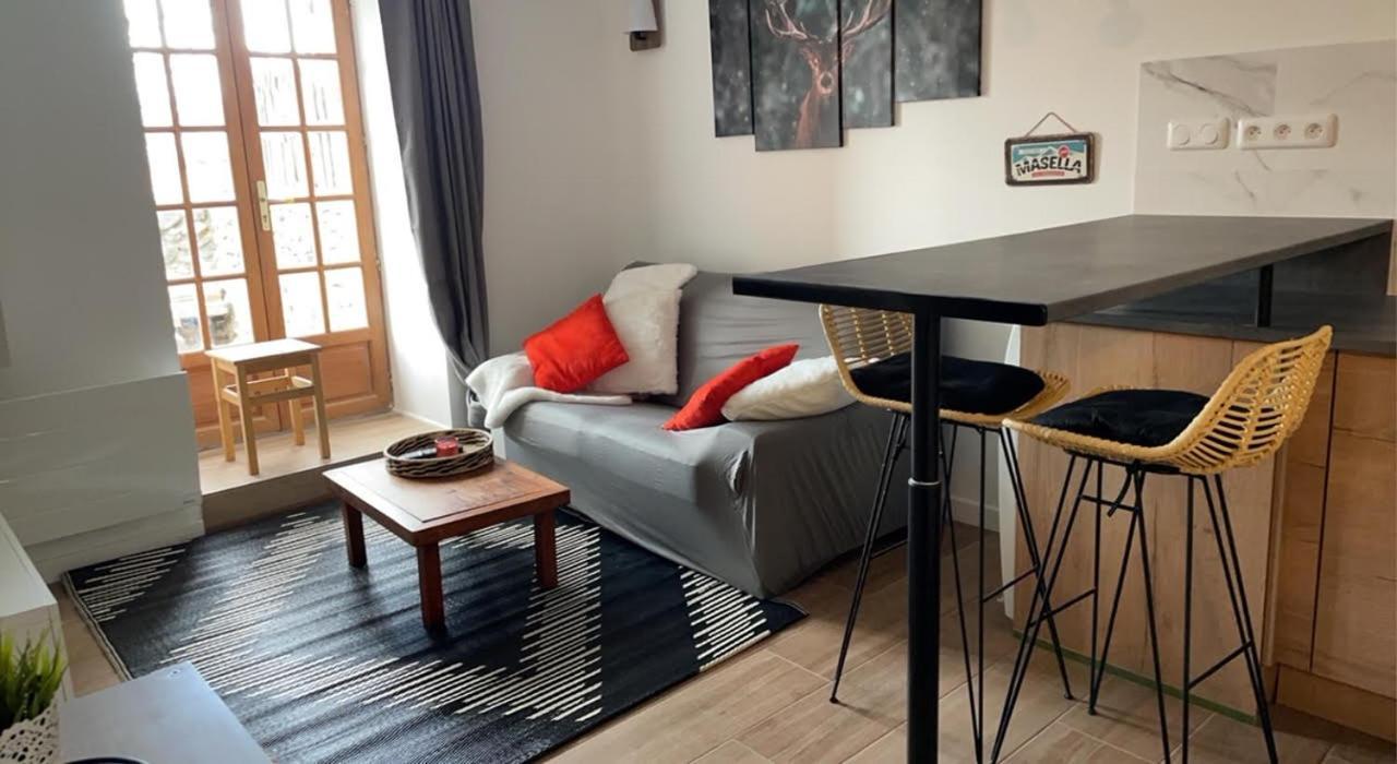 Appartement Avec Chambre Ouverte Bourg-Madame Luaran gambar